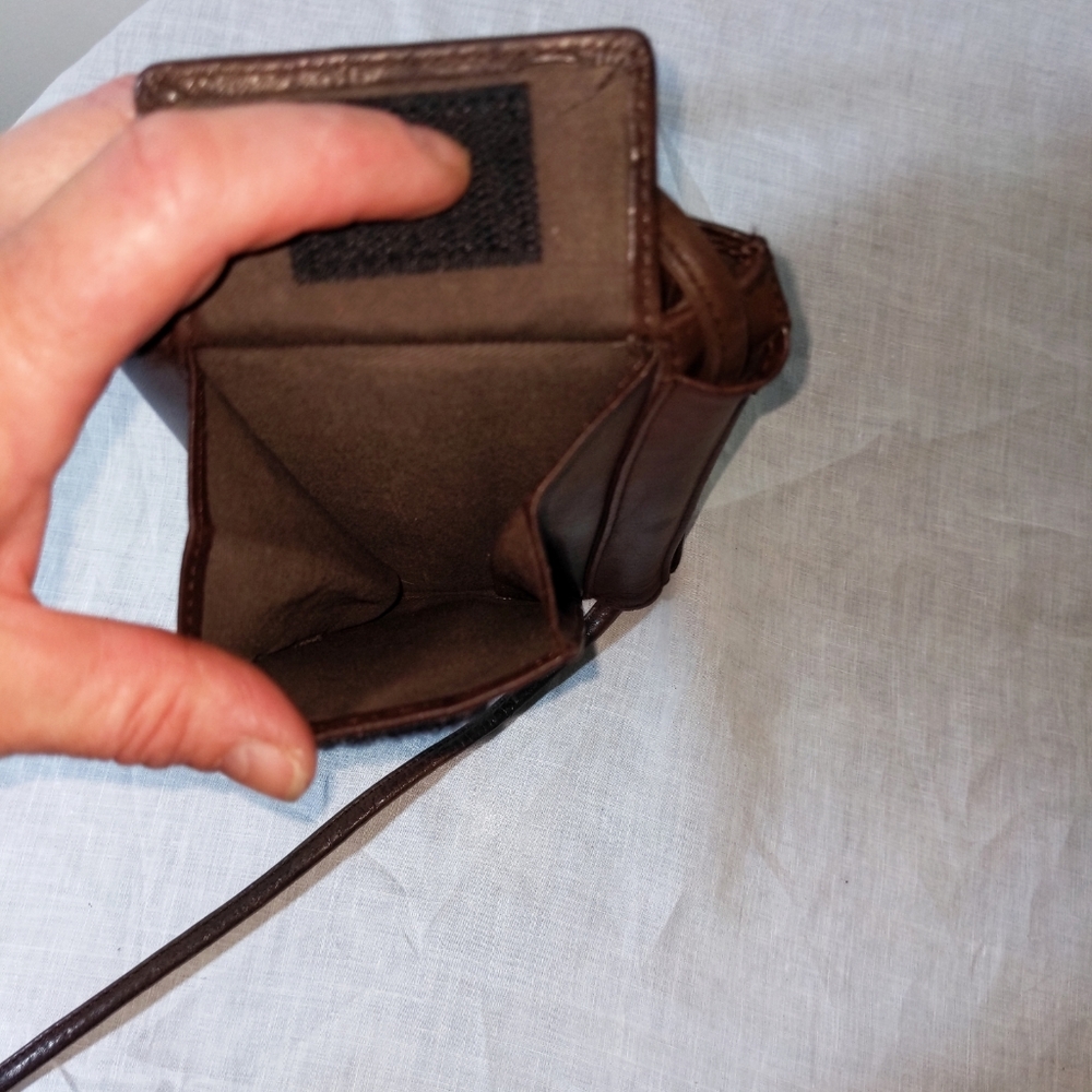 Fossil wallet with removable crossbody  strap - Picture 7 of 9